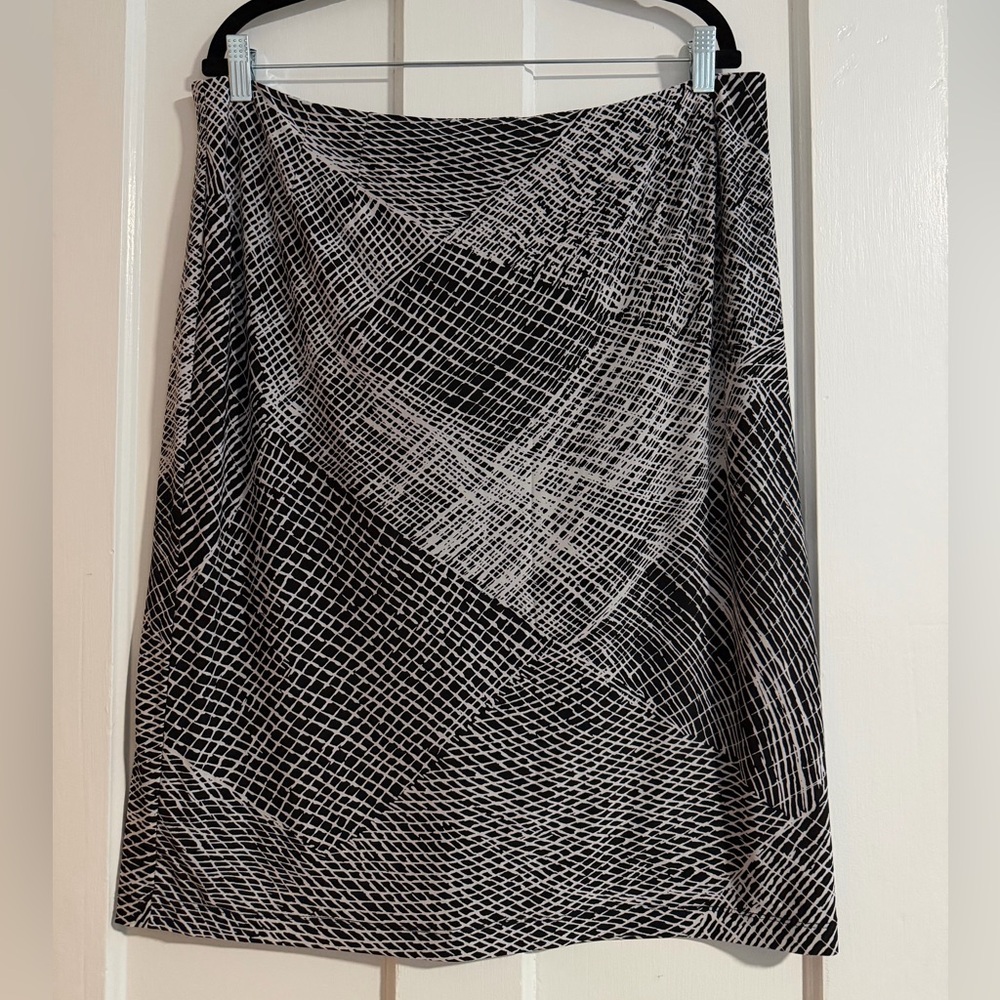 Jones Studio Black and White Patterned A-Line Skirt Size 16